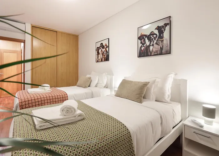 On - Family Retreat - Free Parking Apartment