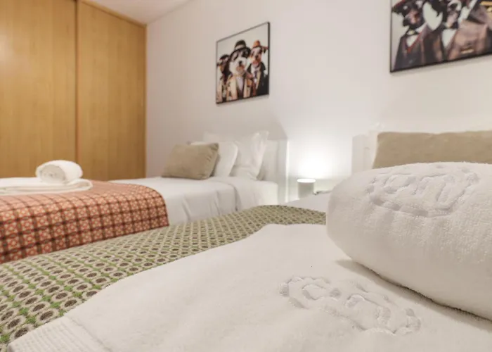 On - Family Retreat - Free Parking Apartment