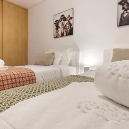 On - Family Retreat - Free Parking Appartement