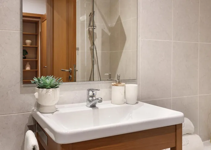 Apartment On - Family Retreat - Free Parking