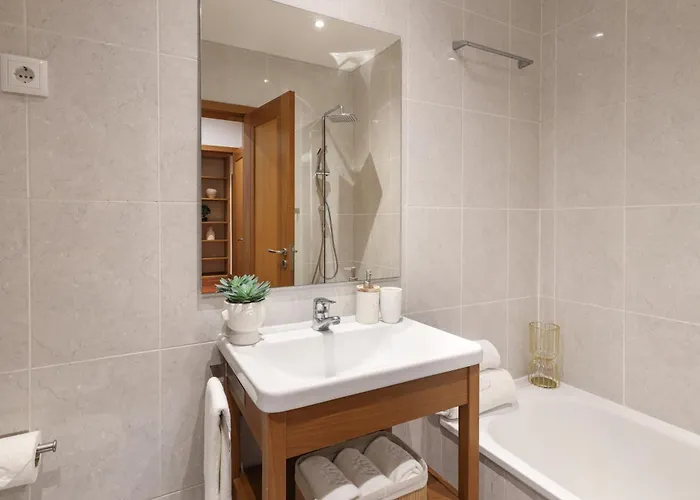 On - Family Retreat - Free Parking * Porto