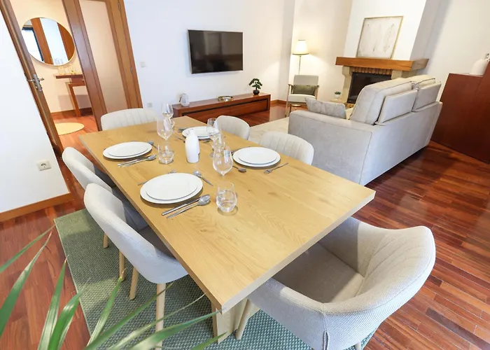 On - Family Retreat - Free Parking Apartment *