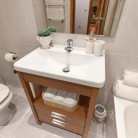 On - Family Retreat - Free Parking Apartament